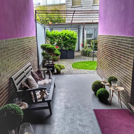 4 Mit Balkon Apartment *